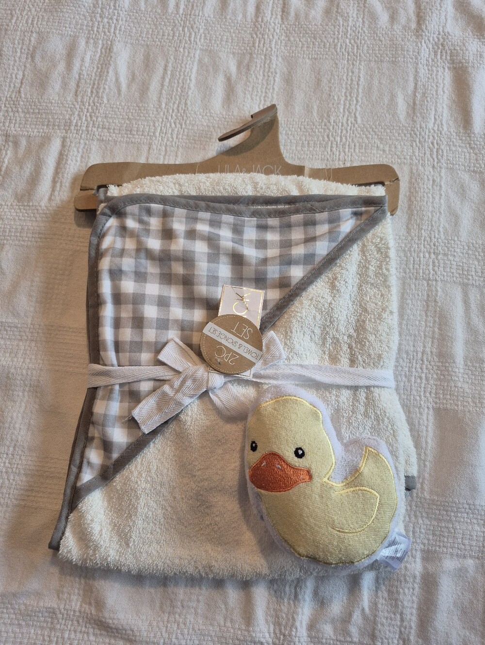 Lila & Jack cotton bath towel with ducky sponge, white gray/white plaid NEW